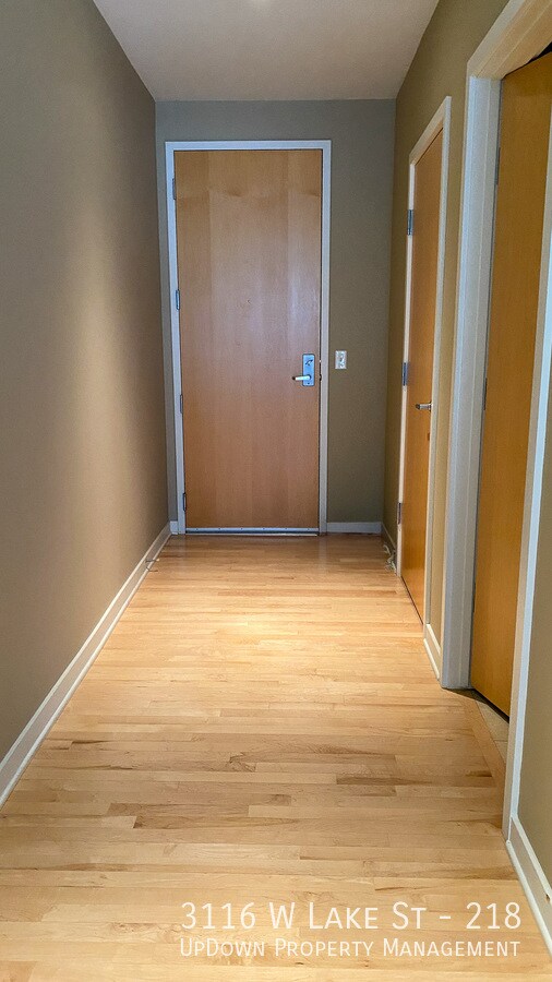 Foto del edificio - 3116 W Lake St