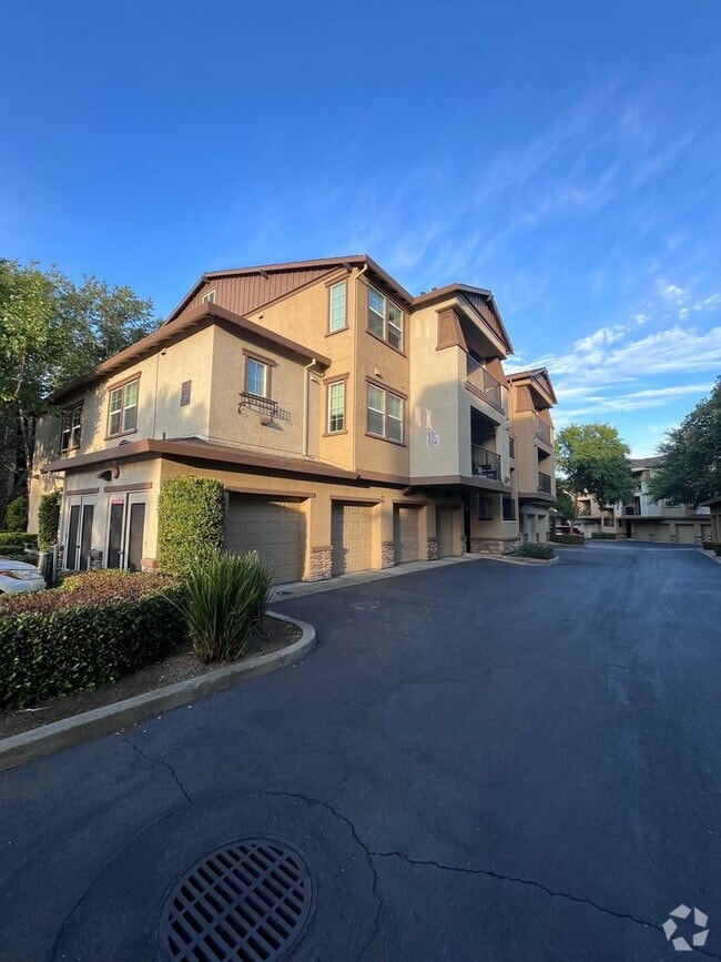 Building Photo - 6511 Hearthstone Cir