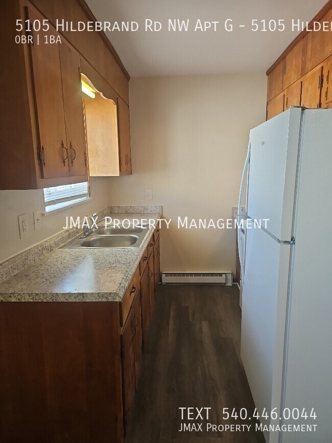 Foto del edificio - 5105 Hildebrand Rd NW