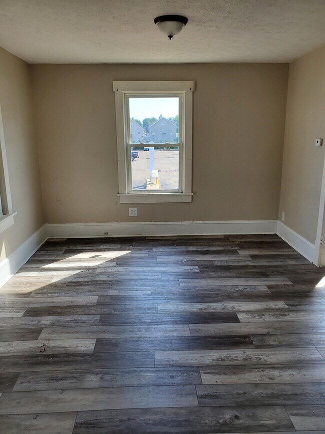 Foto del edificio - 647 Forest Ave SW