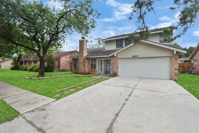 Foto del edificio - 6807 Vickie Springs Ln