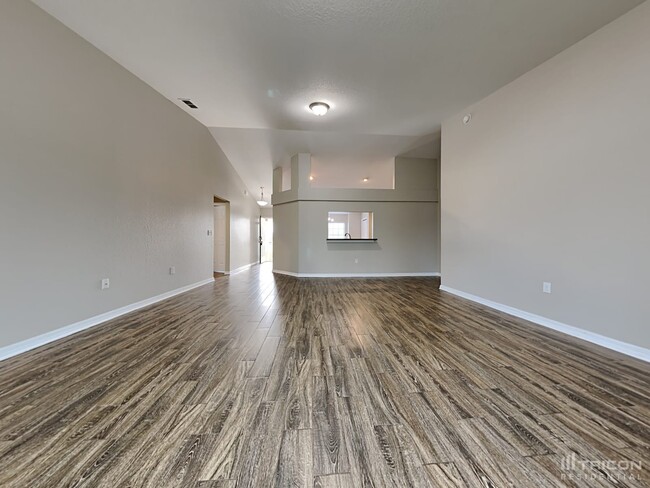 Foto del edificio - 2080 Chickadee St