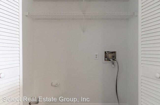 Building Photo - 2 br, 1 bath House - 95 Vine St