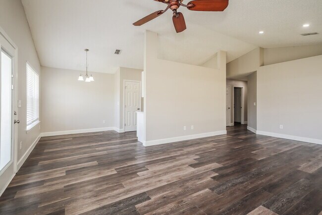 Foto del edificio - 1641 Sugarpine Drive