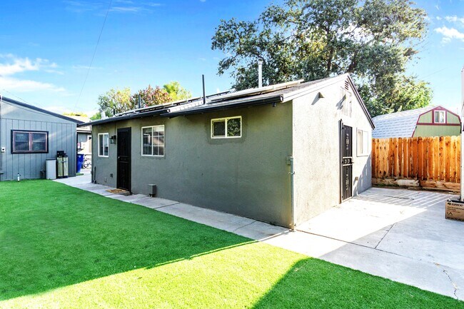 Building Photo - 1239 W Normal Ave