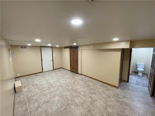Building Photo - 109 Linden St