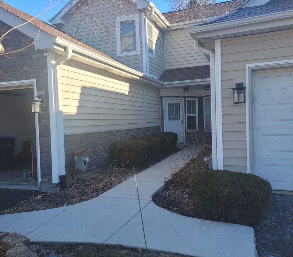 Foto principal - 1227 Cranbrook Dr