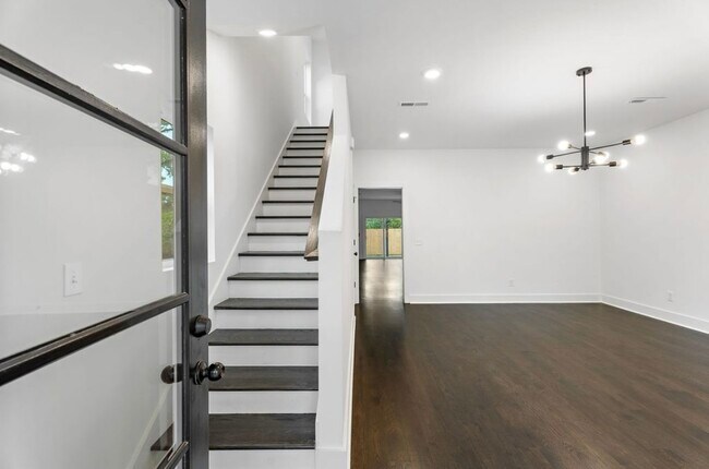 Foto del edificio - 2142 18th Ave N