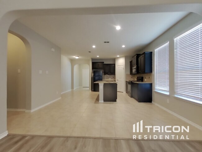 Building Photo - 468 Spring Dr
