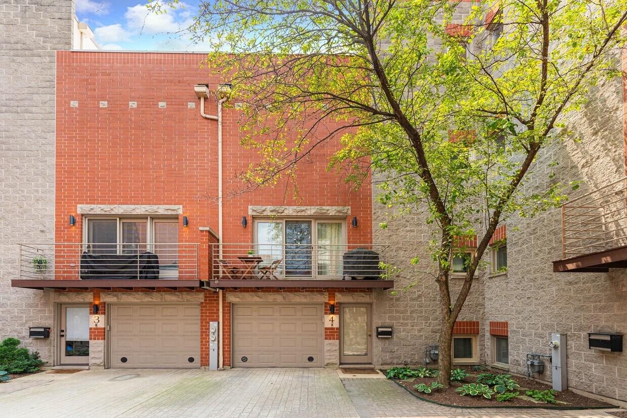 Primary Photo - 860 N Elston Ave
