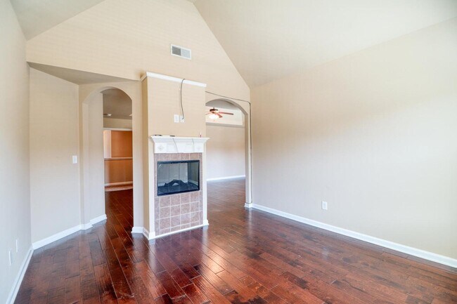 Foto del edificio - 726 Old Indian Camp Rd