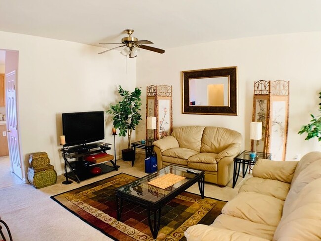 Foto del edificio - FREDERICKSBURG TOWNHOME - MINUTES TO VRE A...