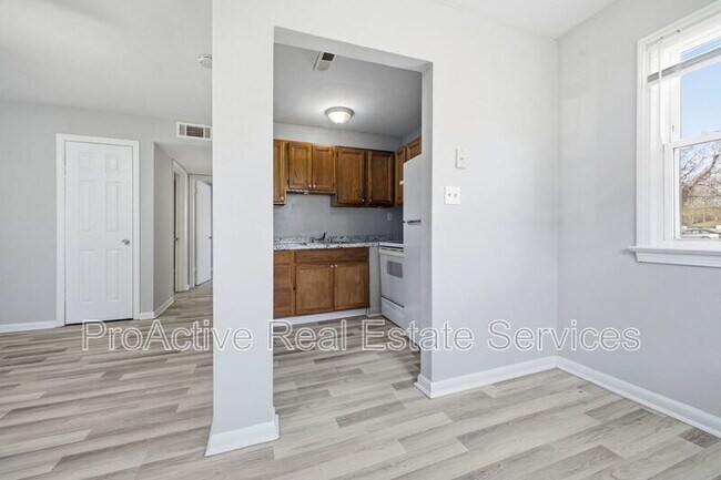 Building Photo - 507 Ashlawn Dr