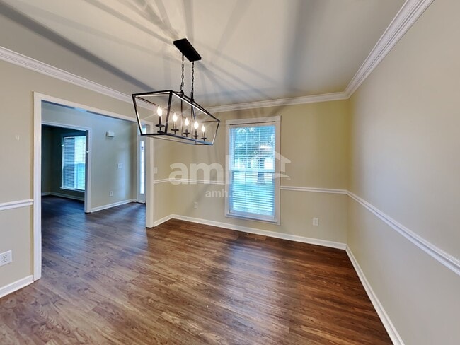 Building Photo - 1007 Vanguard Dr