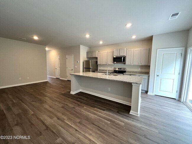 Building Photo - 3618 Roseblossom Dr