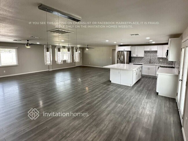 Building Photo - 1705 W Thunderbird Rd