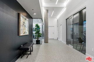 Foto del edificio - 325 N 1st St