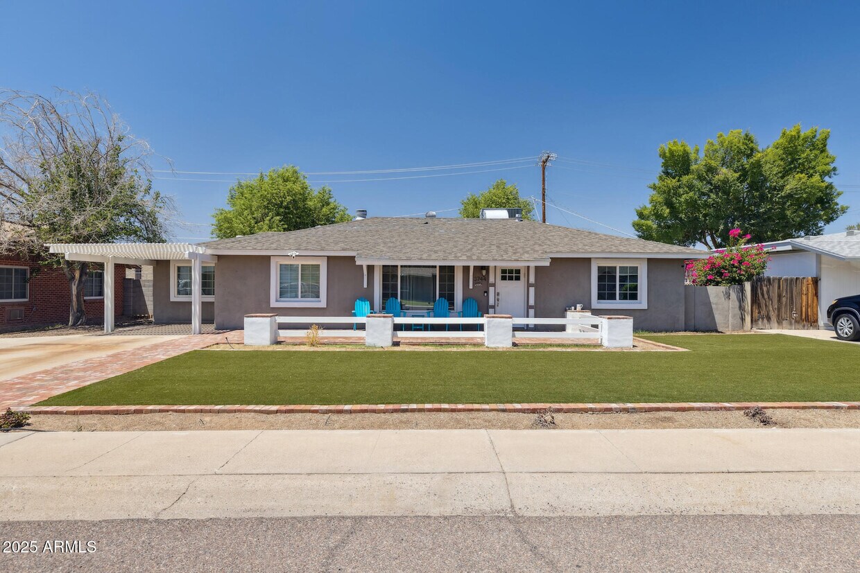 Foto principal - 3744 E Amelia Ave
