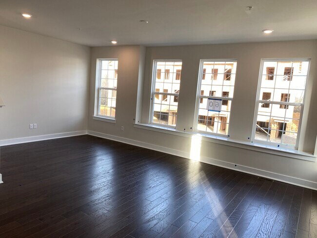 Foto del edificio - 232 Red Leaf Ln