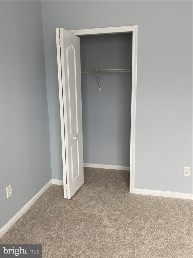 Foto del edificio - 7941 Bent Bough Rd