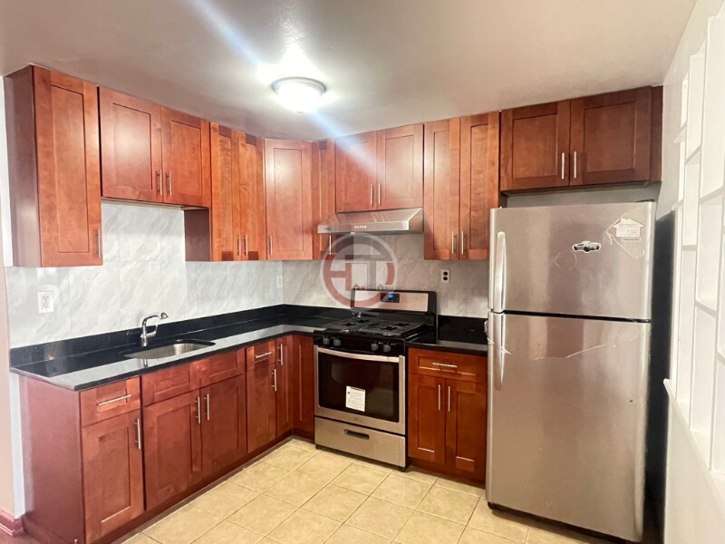 Primary Photo - 2420 Maclay Ave