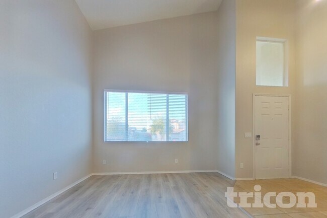 Foto del edificio - 16264 W Lincoln St