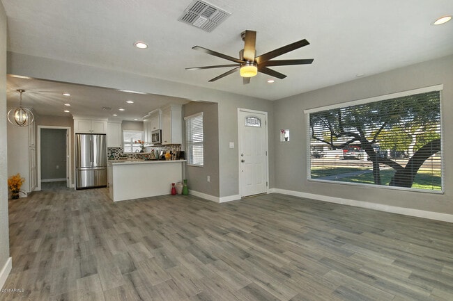 Building Photo - 2235 E Mitchell Dr
