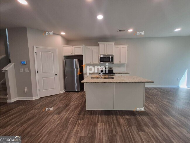 Foto del edificio - 5051 Pioneer Pkwy