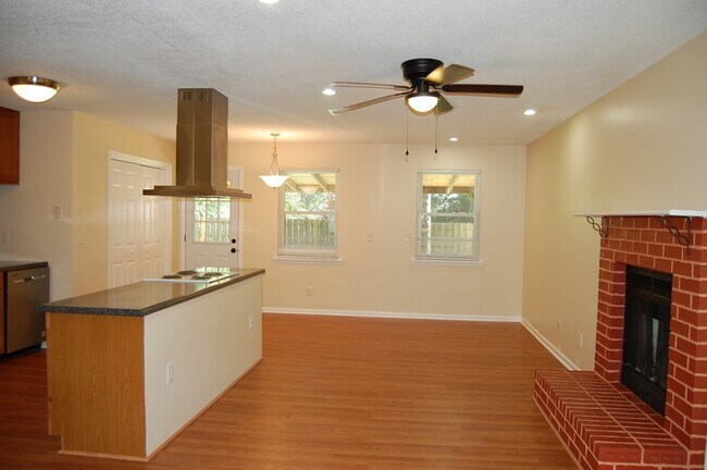 Building Photo - 768 Palm Dr