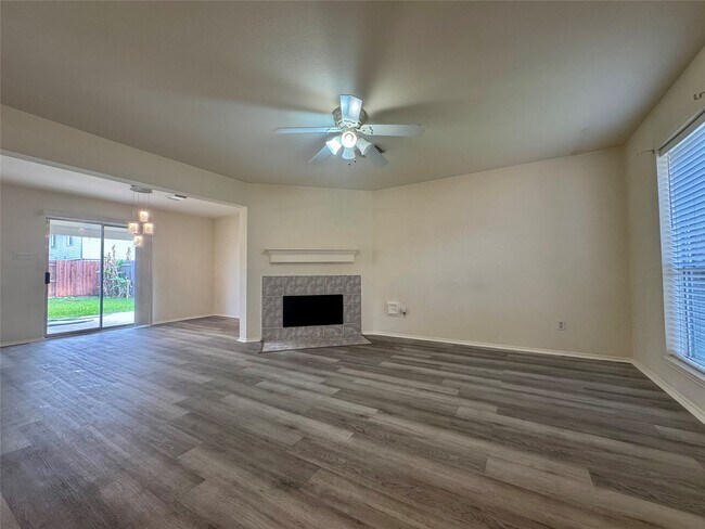 Building Photo - 8930 Aspen Pl Dr