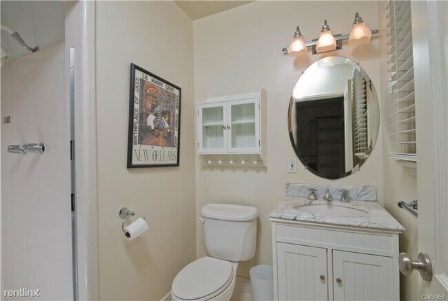 Building Photo - 3 br, 3 bath House - 4955 Odessa Ave