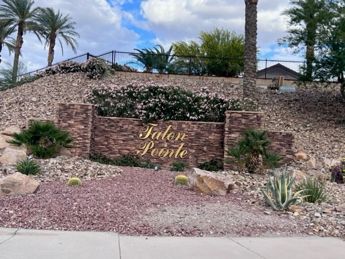 Foto principal - 3 Bedroom Exec Home Bullhead Parkway close...