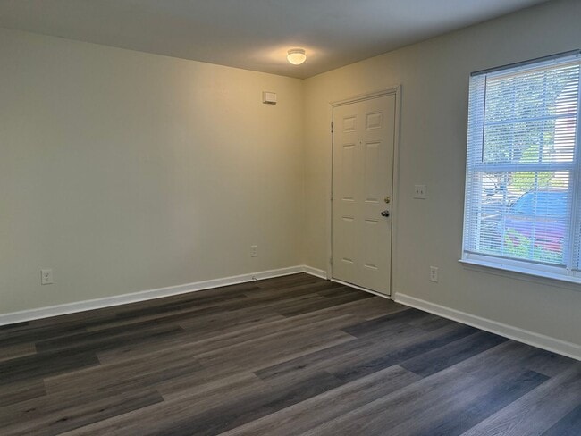 Building Photo - Amazing Location Near Downtown and NC Stat...