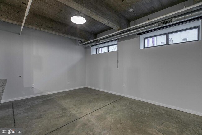Foto del edificio - 4800 Brown St