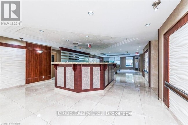 Photo du bâtiment - 135 Hillcrest Ave