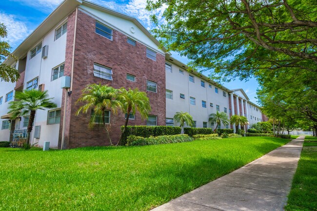 Foto del edificio - 16851 NE 18th Ave