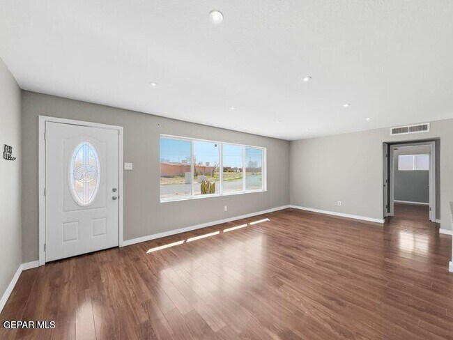 Foto del edificio - 7107 Parkland Dr