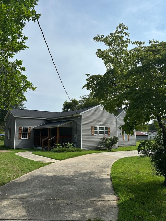 Building Photo - 1008 Speight St