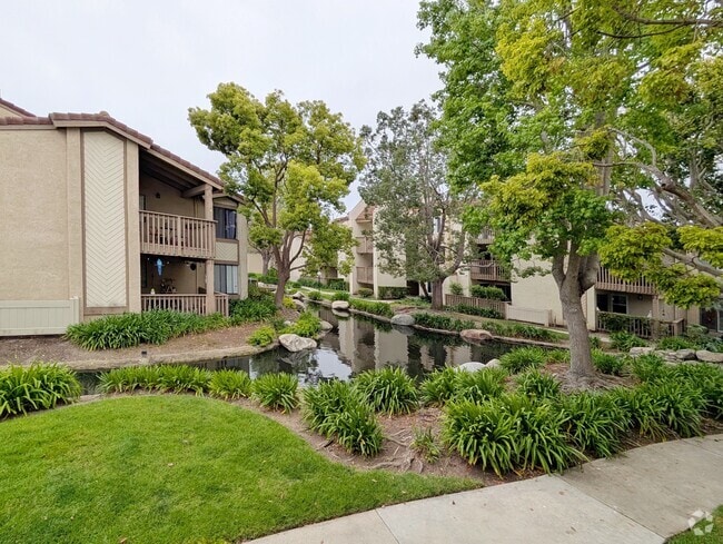 Building Photo - 4852 Cabana Dr