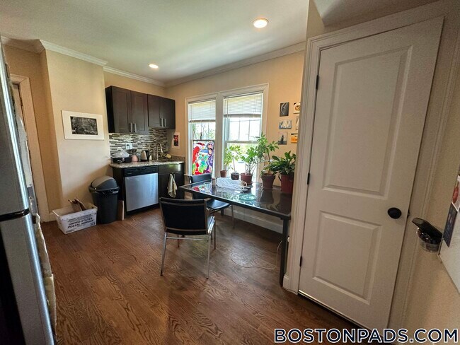 Building Photo - 2973 Washington St