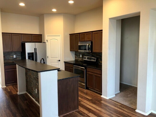 Foto del edificio - 3 bedroom close to Fort Carson!