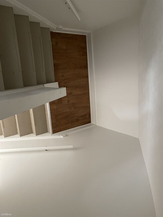 Foto del edificio - 1 br, 1 bath Triplex - 1868 Haldane Road 1...