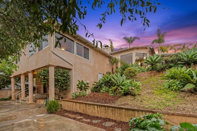 Building Photo - 6430 La Jolla Scenic S Dr