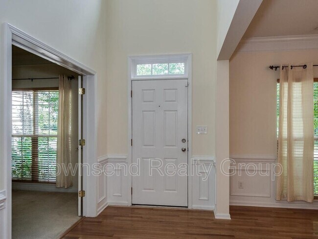 Building Photo - 9309 Shrewsbury Dr