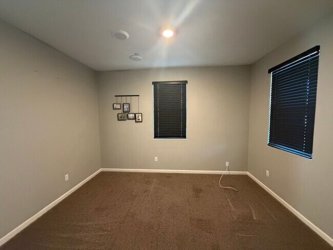 Foto del edificio - 3737 E Myrtle Ave