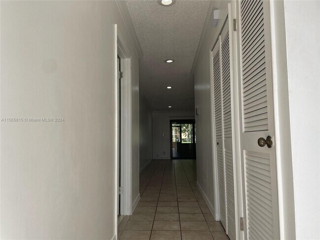 Foto del edificio - 2950 NW 106th Ave