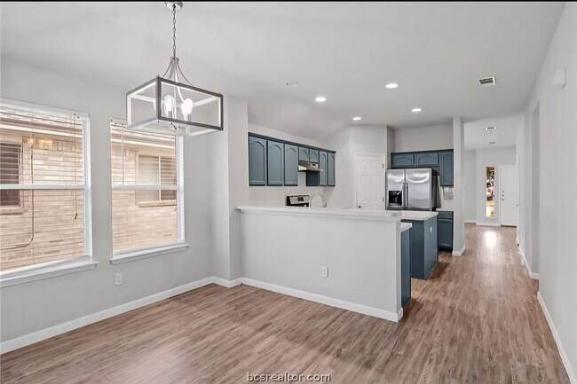 Building Photo - 4318 Spring Garden Dr