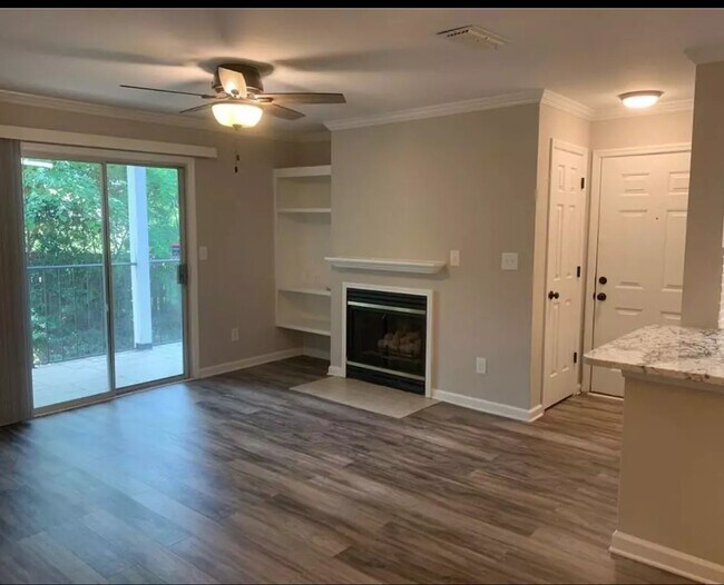 Living room - 515 Granville Ct