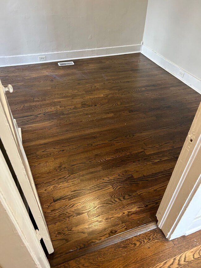 Foto del edificio - Newly Renovated 4 Bedroom Home / College H...