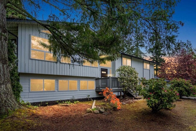 Building Photo - 5401 93rd Pl SW